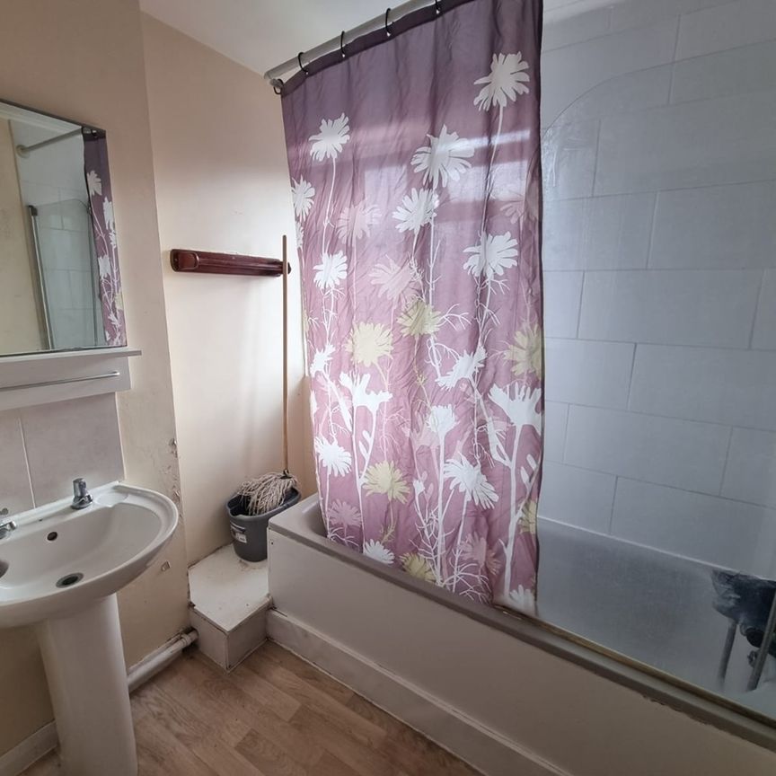 Bedsit, Broxholm Road, SE27 - Photo 1