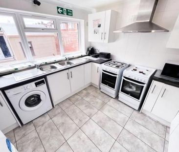 Room in a Shared House, Green Lane, IG3 - Photo 3