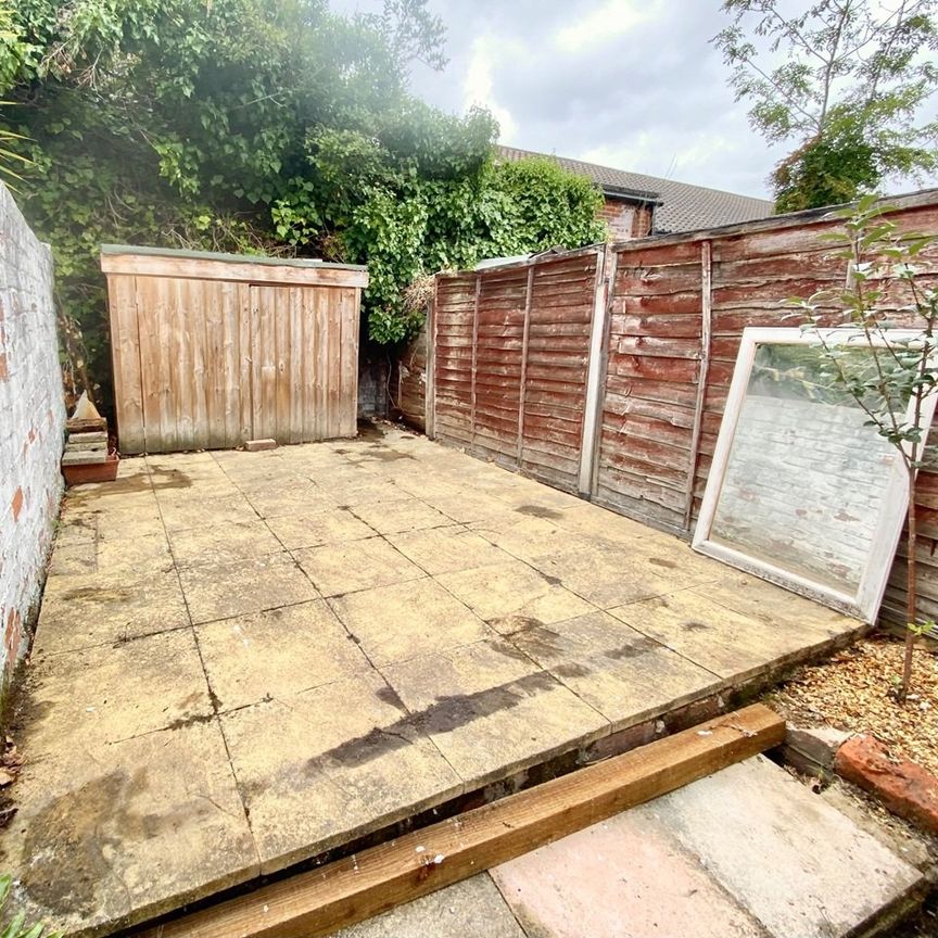 2 Bed Terraced House, Blenheim Gardens, RG1 - Photo 1