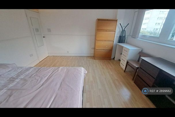 3 bedroom flat to rent - Photo 1