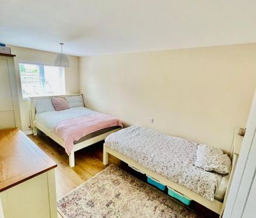 4 bedroom detached house to rent - Photo 2