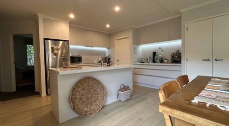 Modern Matakana Village central - Photo 5