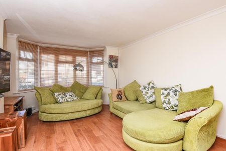 3 bedroom detached house to rent - Photo 2