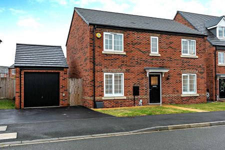 4 bedroom detached house to rent - Photo 2
