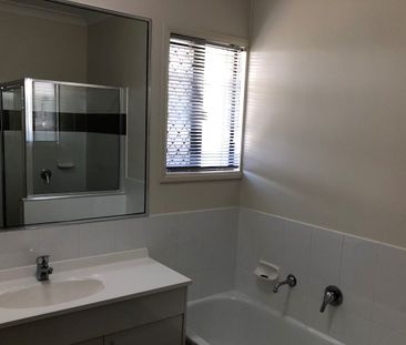 32 Derwent Cct, Kelso QLD 4815 - House For Rent | Domain - Photo 6