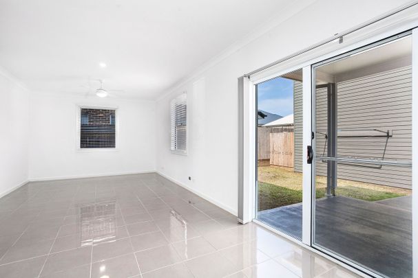 Stunning 4 Bedroom Home in Tullimbar Village - Photo 1