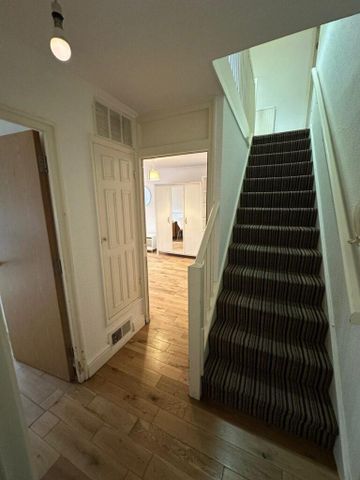 3 bedroom flat to rent - Photo 2