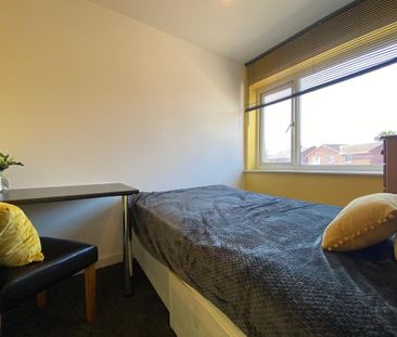 1 bedroom in a house share to rent - Photo 2