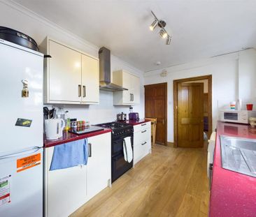 4 bedroom private hall to rent - Photo 3