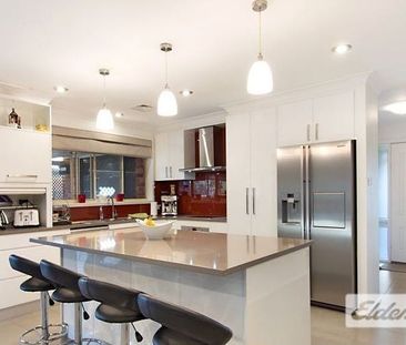 4 BEDROOMS FAMILY HOME, WALKING DISTANCE TO QUAKERS HILL SHOPS & ST... - Photo 2