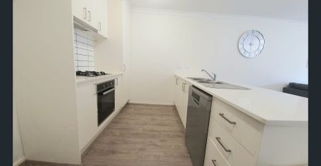 Modern Comfort & Convenience in the Heart of Werribee - Photo 5