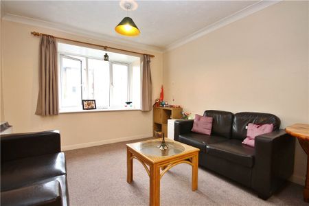 Romana Court, Sidney Road, Staines-upon-Thames, Surrey, TW18 4QJ - Photo 2