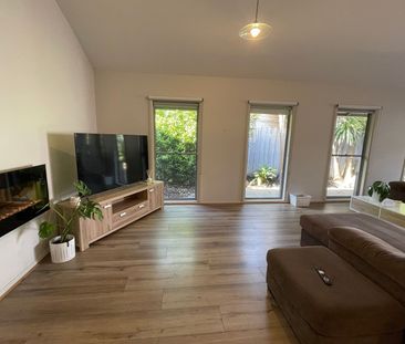 STYLISH & SECURE! - Photo 2