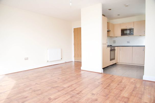 Price £1,700 pcm - Available 21/03/2026 - Unfurnished - Photo 1