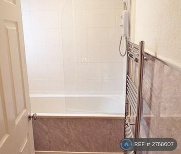 3 bedroom flat to rent - Photo 6