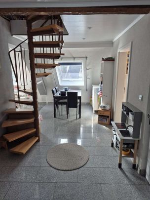 Schöne 4-Zimmer Wohnung; einziger Nachteil: viertes Obergeschoss - ohne Aufzug - Photo 1