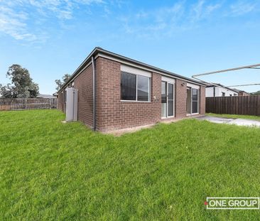 Cosy, Comfortable & Convenient Home! - Photo 2