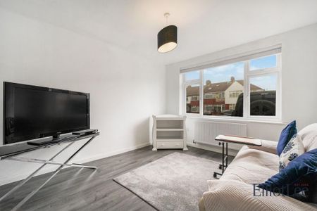 4 bedroom end of terrace house to rent - Photo 4