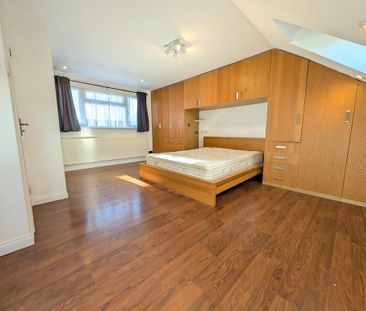 4 bedroom terraced house to rent - Photo 5