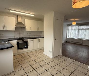 3 bedroom end of terrace house to rent - Photo 6