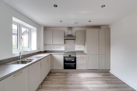 3 bedroom detached house to rent - Photo 3