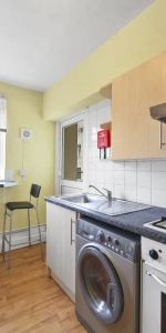 2 bedroom flat in Camden - Photo 3