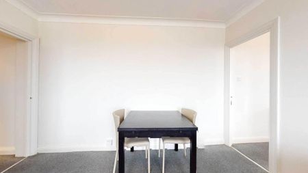 3 bedroom flat to rent - Photo 5