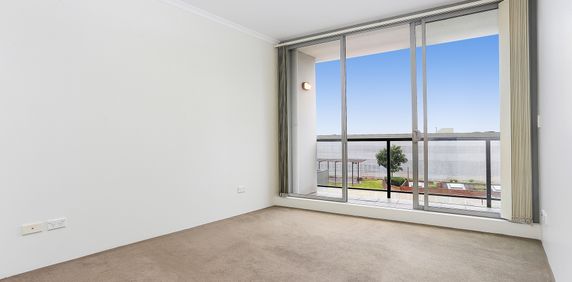 MGM MARTIN - TWO BEDROOM APARTMENT - Photo 2