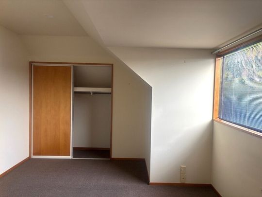 Townhouse on popular Clyde Rd – 3 Bedrooms 2 bathrooms - Photo 1