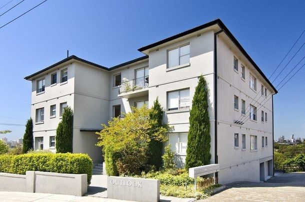 Panoramic views, village convenience and immaculate interiors - Photo 1