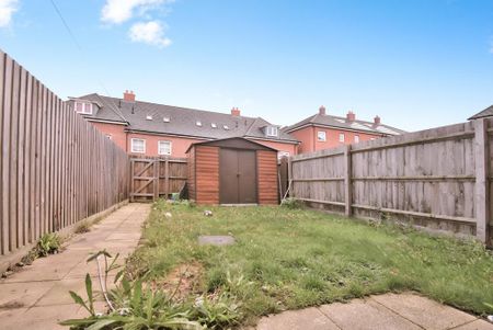 4 bedroom semi-detached house to rent - Photo 4