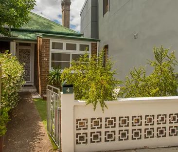 Charm and Character filled 2 Bedroom Home! - Photo 4