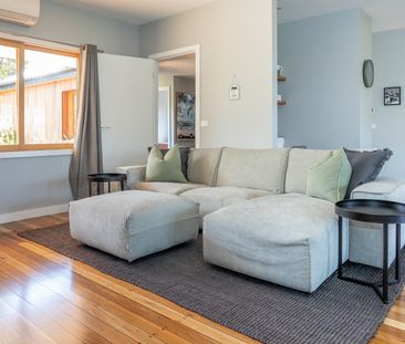 Spacious Unfurnished Family Home With Outdoor Entertaining Area & G... - Photo 1