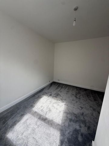 4 bedroom terraced house to rent - Photo 3