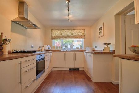 3 bedroom semi-detached house to rent - Photo 3