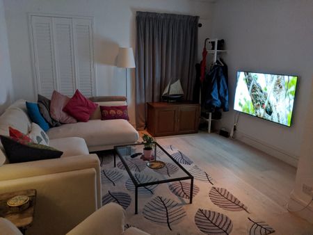 2 Bed End Terrace, Burns Road, SW11 - Photo 2