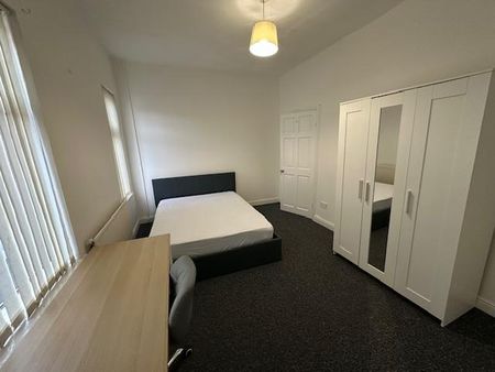 4 bedroom terraced house to rent - Photo 3