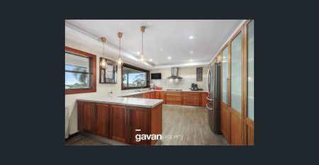 Family Home ready to enjoy summer - Photo 4