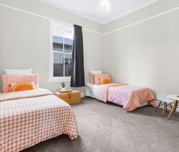 This beautifully renovated 1910s villa combines classic charm with ... - Photo 6