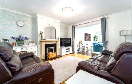 4 bedroom semi-detached house to rent - Photo 3