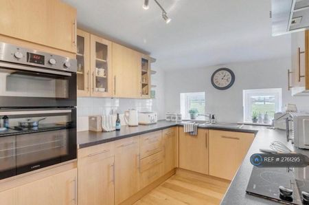 2 bedroom semi-detached house to rent - Photo 5