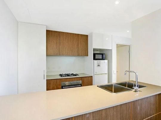 Modern 1 Bedroom Apartment with Private Balcony - Photo 1