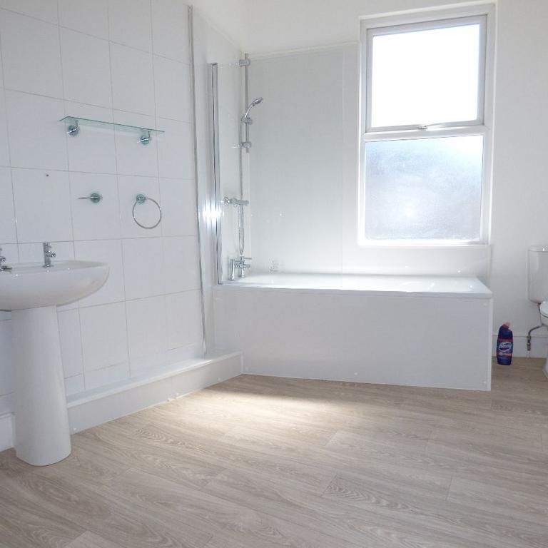 4 bedroom terraced house to rent - Photo 1