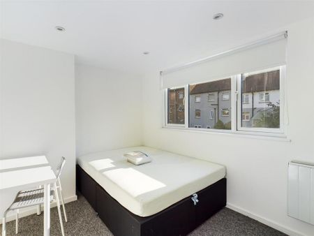 6 bedroom terraced house to rent - Photo 4