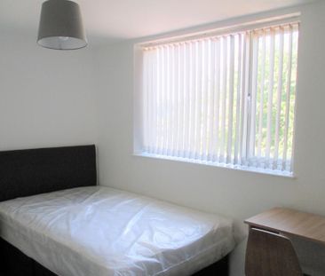 6 bedroom terraced house to rent - Photo 4