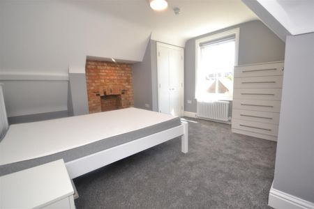 1 bedroom Flat To Let - Photo 2