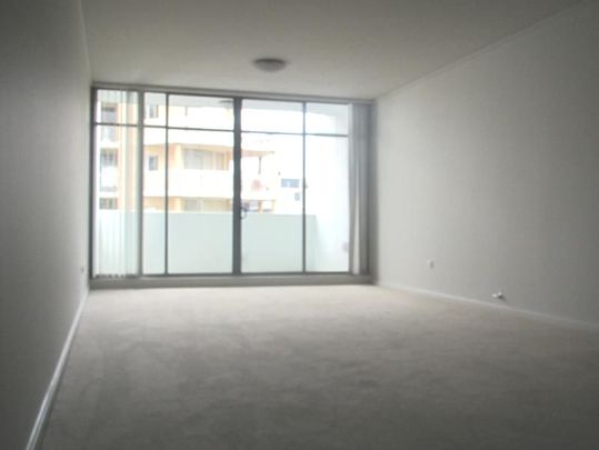 LOFT-STYLE TWO BEDROOM APARTMENT IN PACIFIC SQUARE. - Photo 1