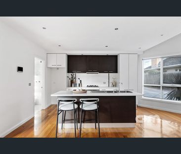 2/21 Hazel Grove, Pascoe Vale, Vic 3044 - Photo 2