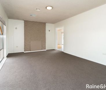 SPACIOUS FAMILY HOME - Photo 2