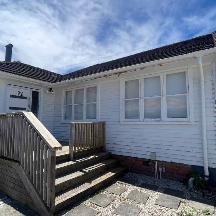 Spacious Three Bedroom Property in New Lynn - Photo 1